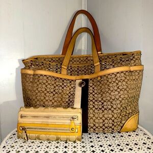 Y2K Coach Voyager Beige Tote Signature Canvas Leather & Wallet Set